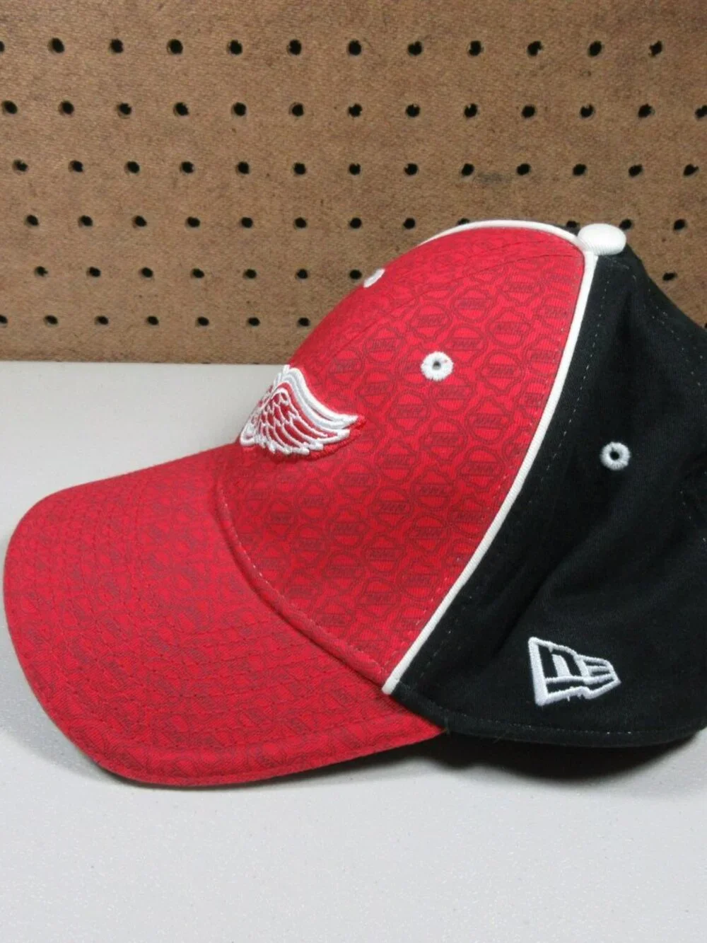 New Era mens Detroit Red Wings NHL Hockey hat M